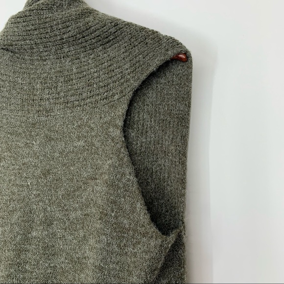 Look By M New York Wool Blend Sleeveless Open Front Cardigan Green & Gray Fuzzy - Picture 8 of 16